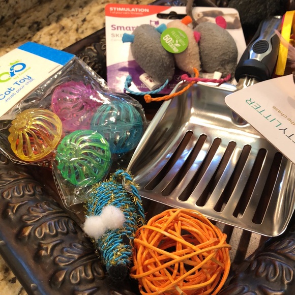 8 New Various Cat Toys & A Pretty Litter Scoop - Picture 6 of 8